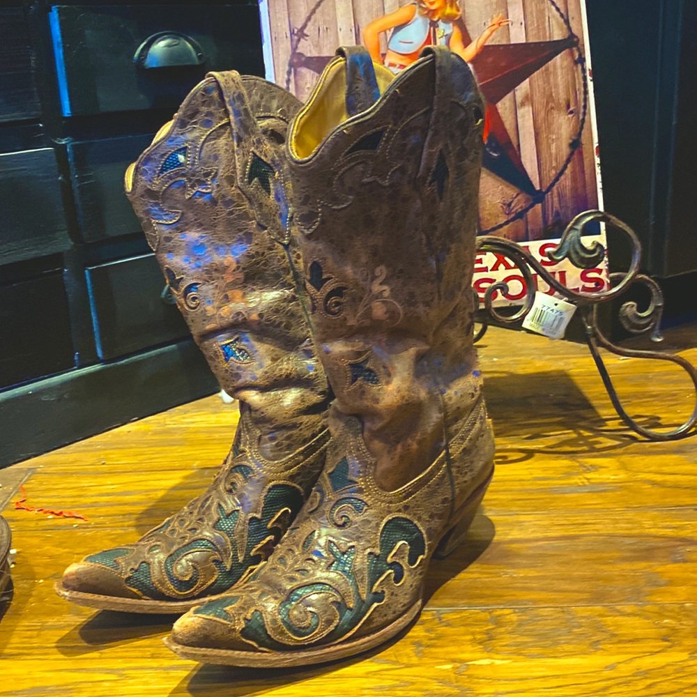 Ladies Corral boots in chocolate brown with black lizard 9.5